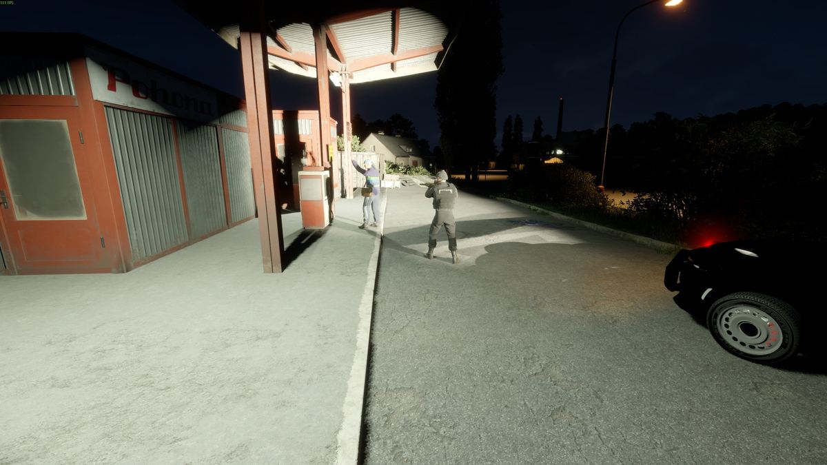 Arrestation de nuit à une station-service