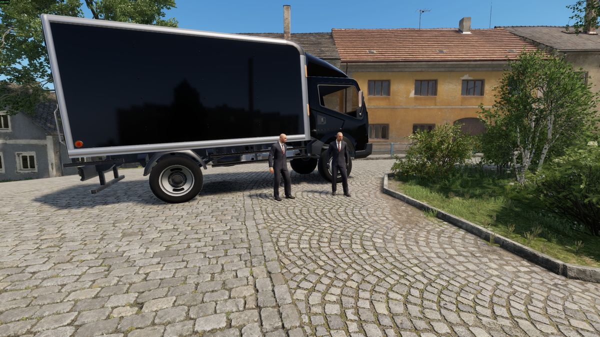 Deux hommes en complet devant un camion noir
